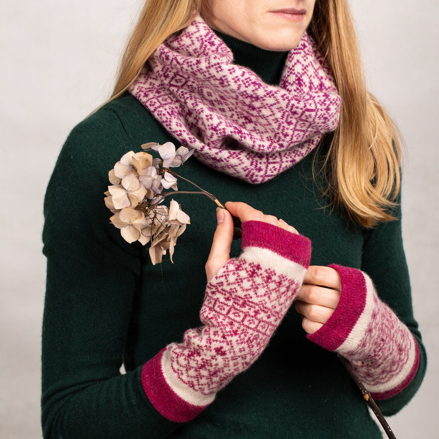 Christmas Stock- Fair Isle Snood image 3